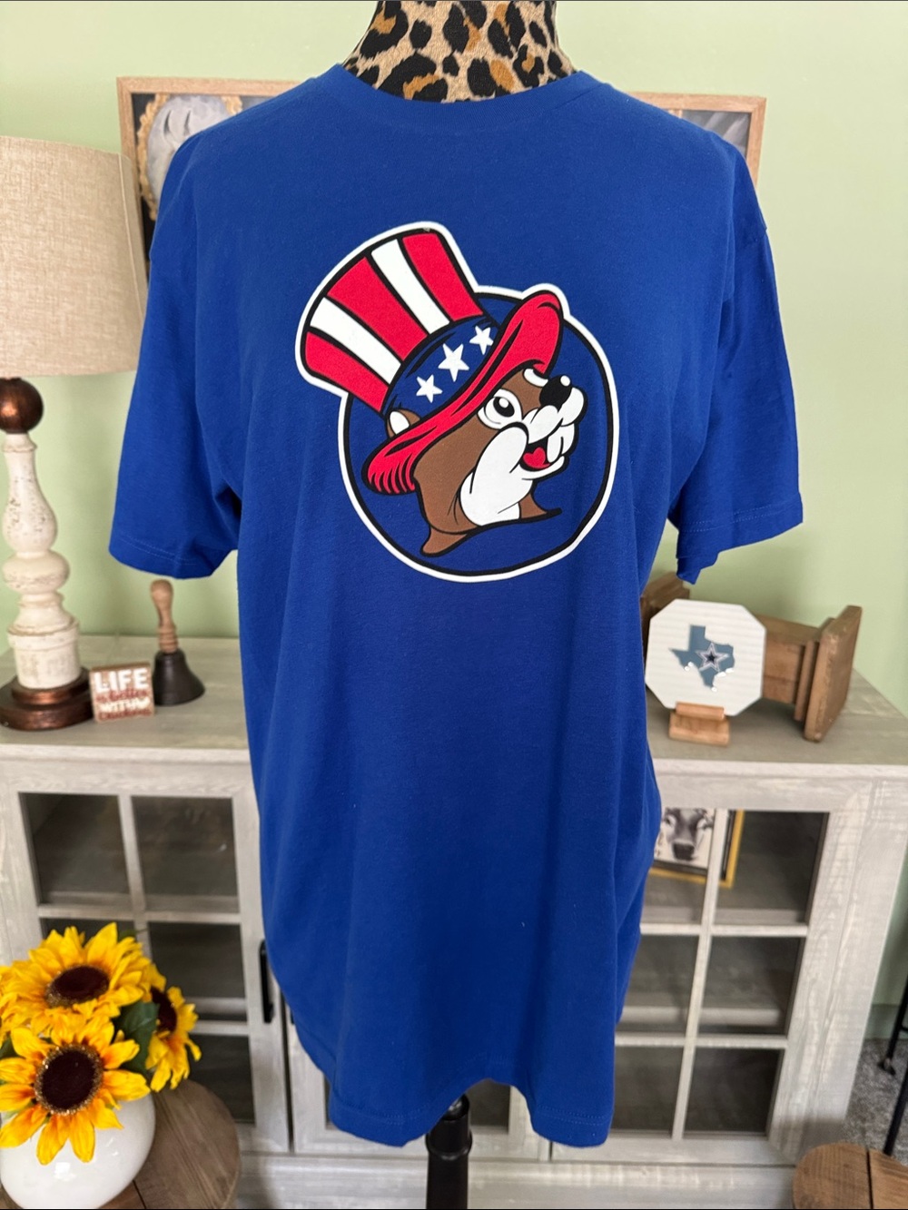 Buc-ees Patriotic Tee (2025) Size L NWT